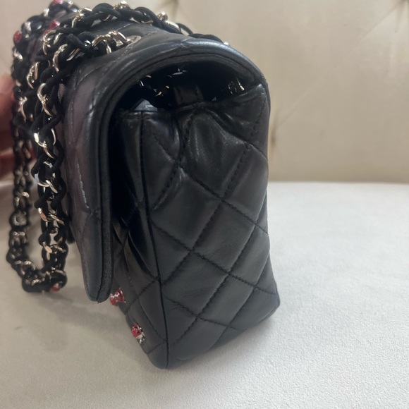 ON HOLD❌Rare🐞🐞Chanel Classic Ladybug Quilted Lambskin Medium Flap Bag - Picture 5 of 13